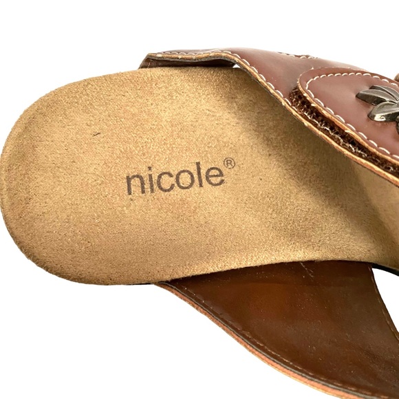 Nicole Brown Slip On Wedge Sandal Heels Velcro Strap Silver Flowers size 8 Wide - Picture 6 of 11